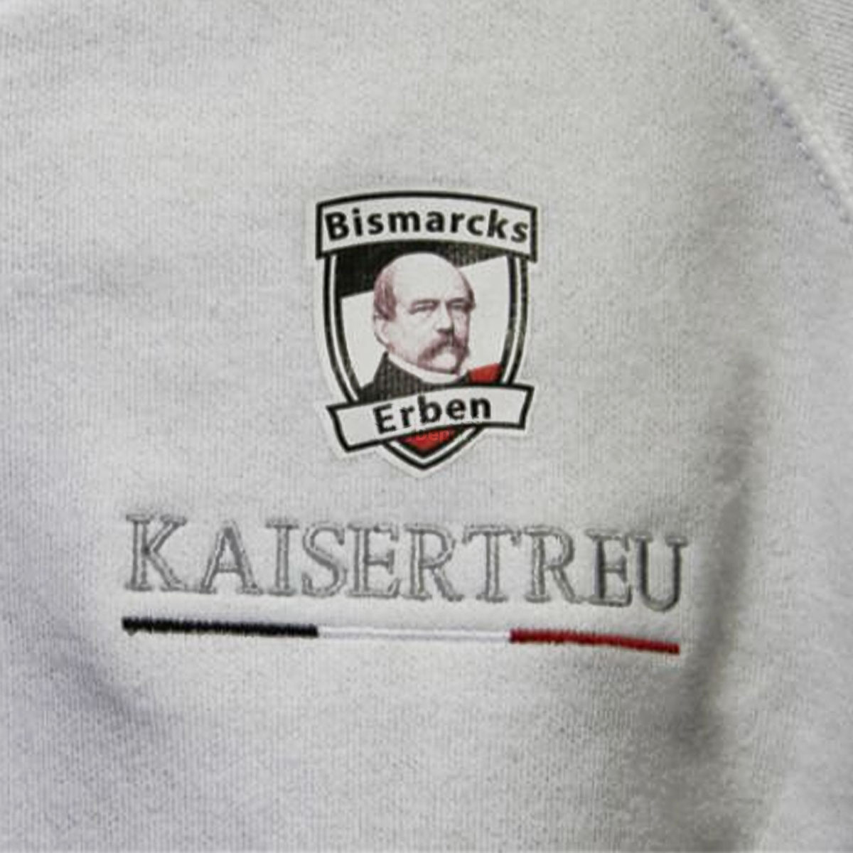 Sweat Jacke "Kaisertreu - Bismarcks Erben", weiß, Motiv Detail